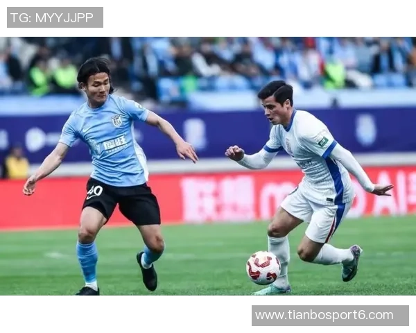 广岛球员失误送机会米内罗头球被解围路易斯补射遗憾中柱