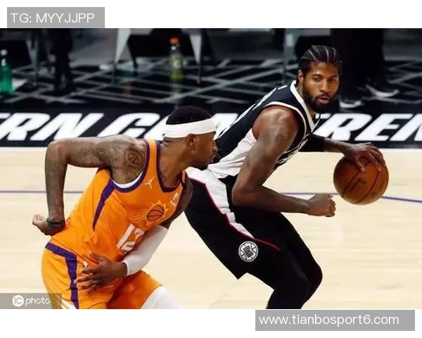 乔治表现平平仅得12分6板2助1断球队需更多支持 乔治表现平平仅得12分6板2助1断球队需更多支持